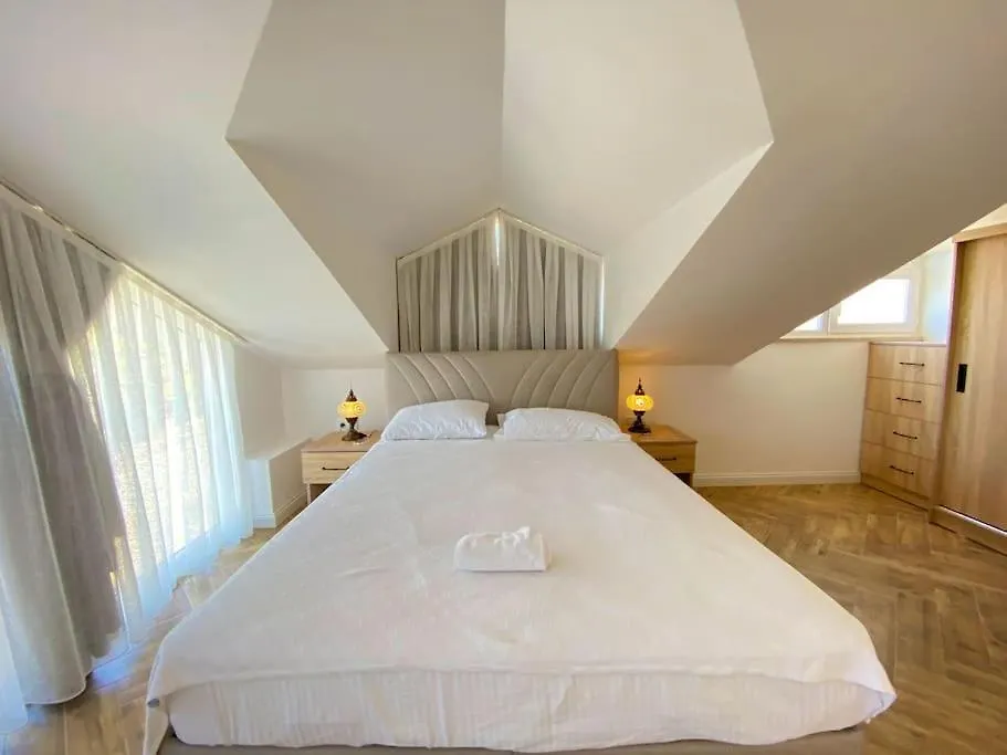 Βίλα Paris A Villa, Oezel Havuzlu, Φετιγιέ