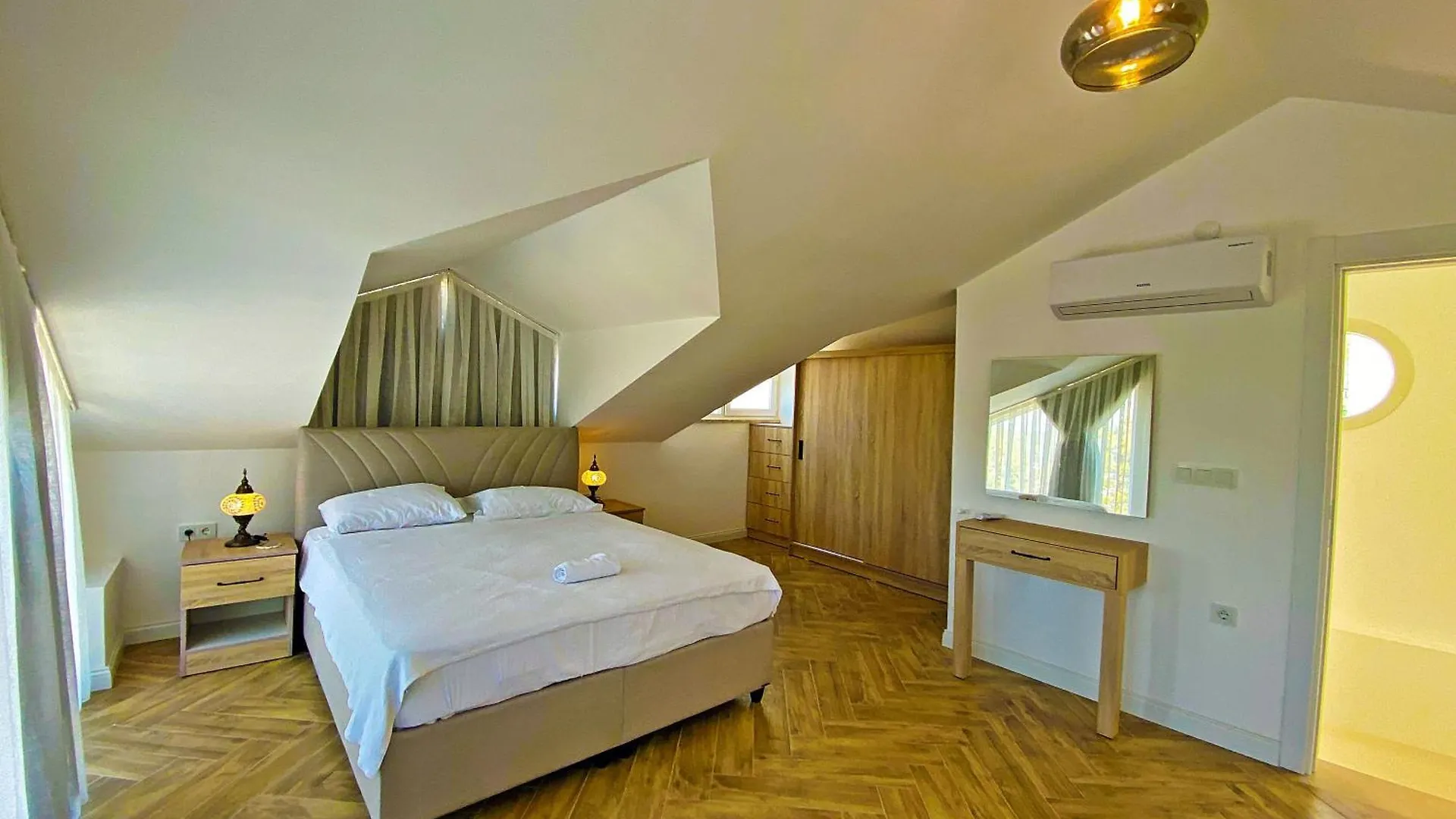 Paris A Villa, Oezel Havuzlu, Fethiye Turquie